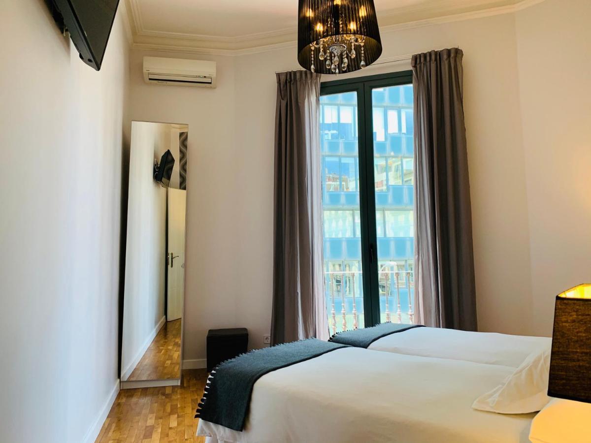 Super Balmes Guest House Барселона Экстерьер фото