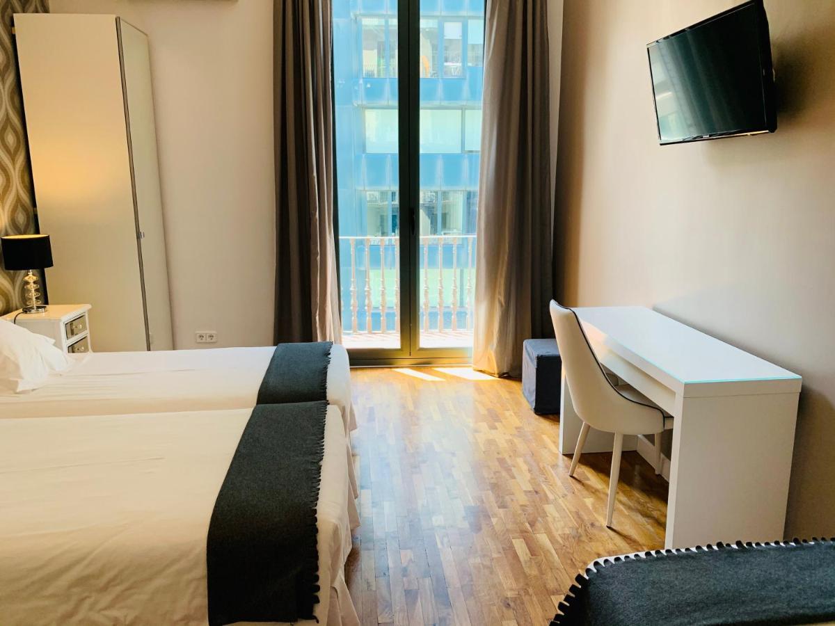 Super Balmes Guest House Барселона Экстерьер фото
