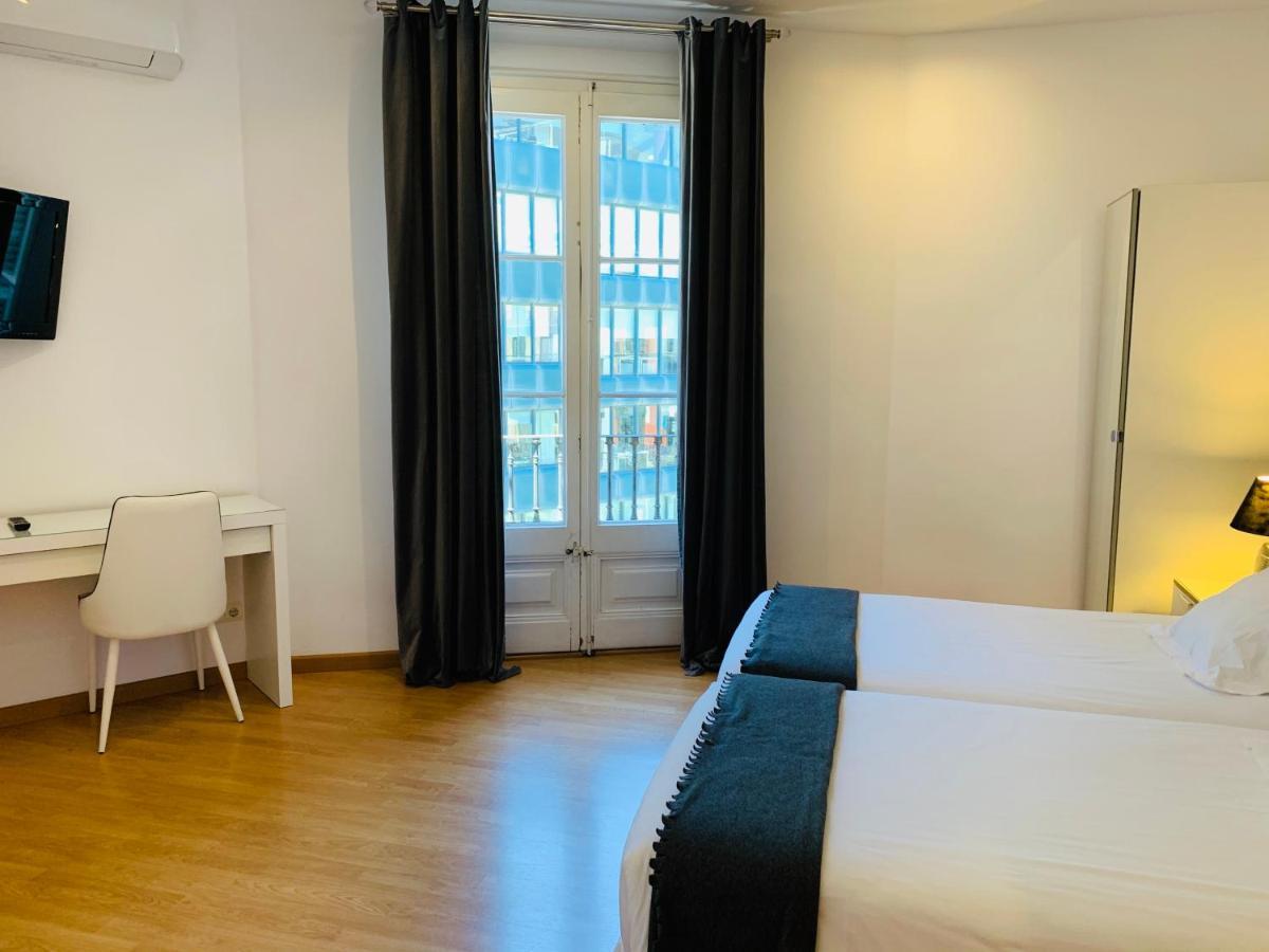 Super Balmes Guest House Барселона Экстерьер фото