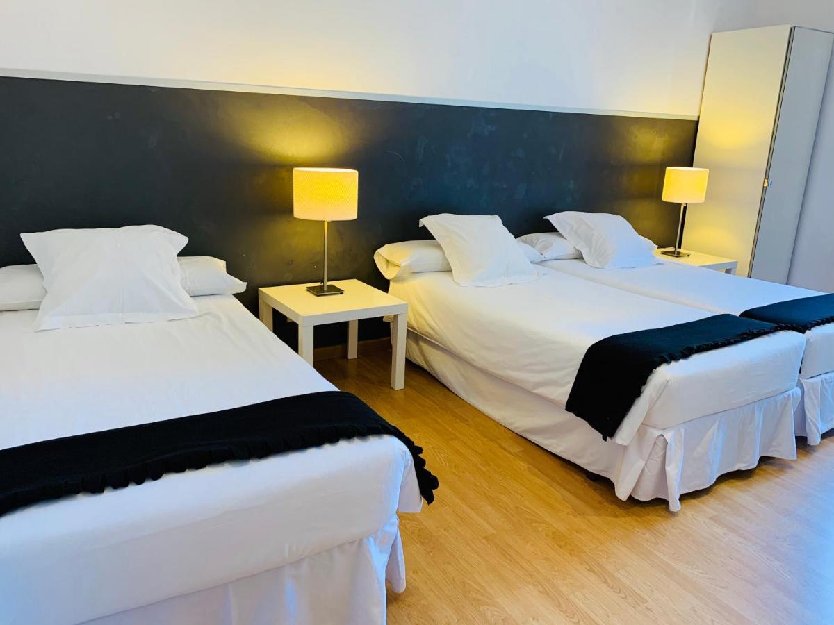 Super Balmes Guest House Барселона Экстерьер фото